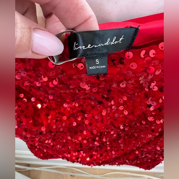 Line and dot red sequin skirt - Picture 5 of 7
